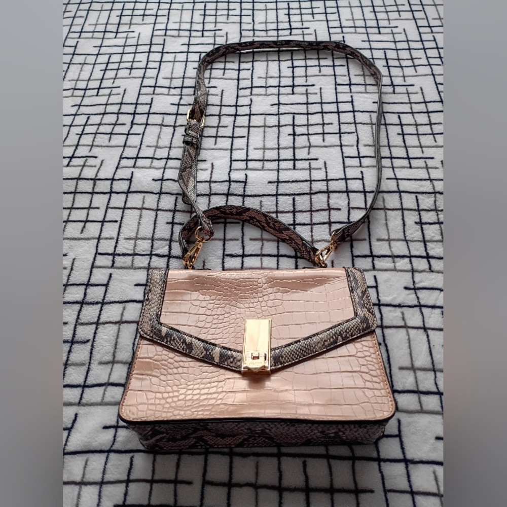 ALDO Women’s Faux Croc Pink Crossbody Bag READ DESCRIPTION